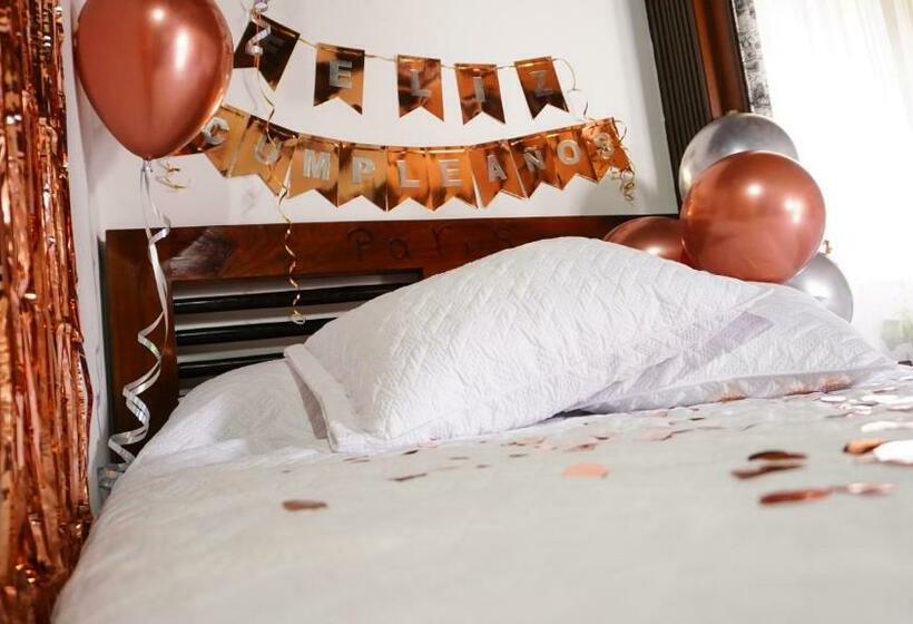 هتل Hostal De Paris