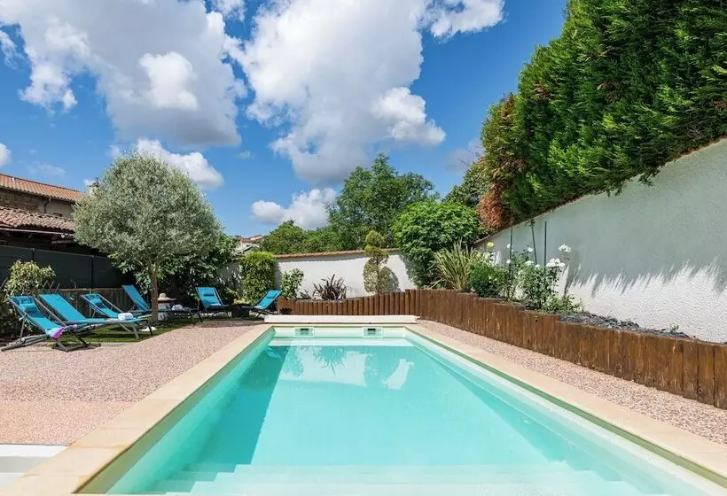 ホテル Le Place Neuve