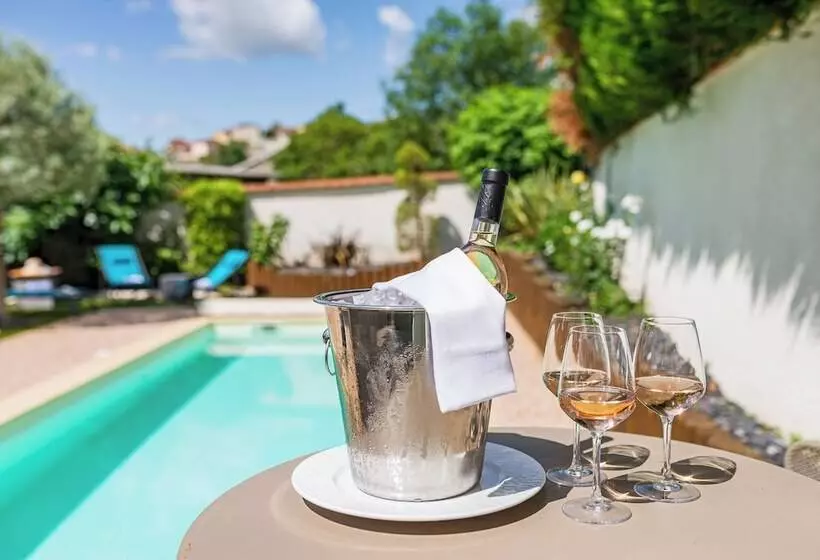 ホテル Le Place Neuve