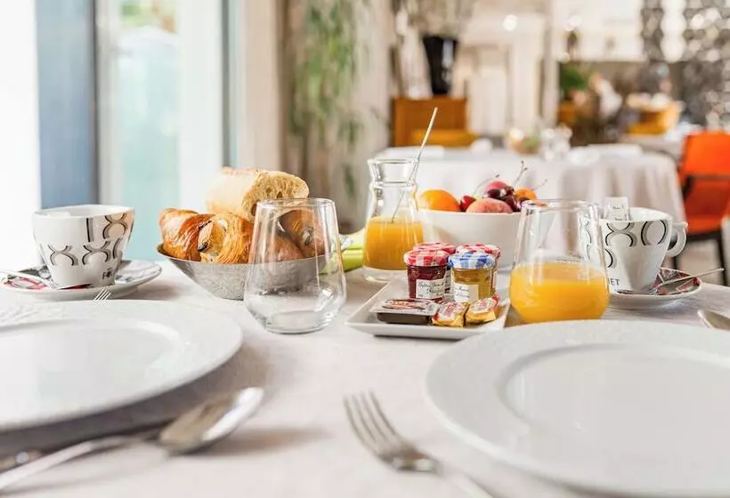 ホテル Le Place Neuve