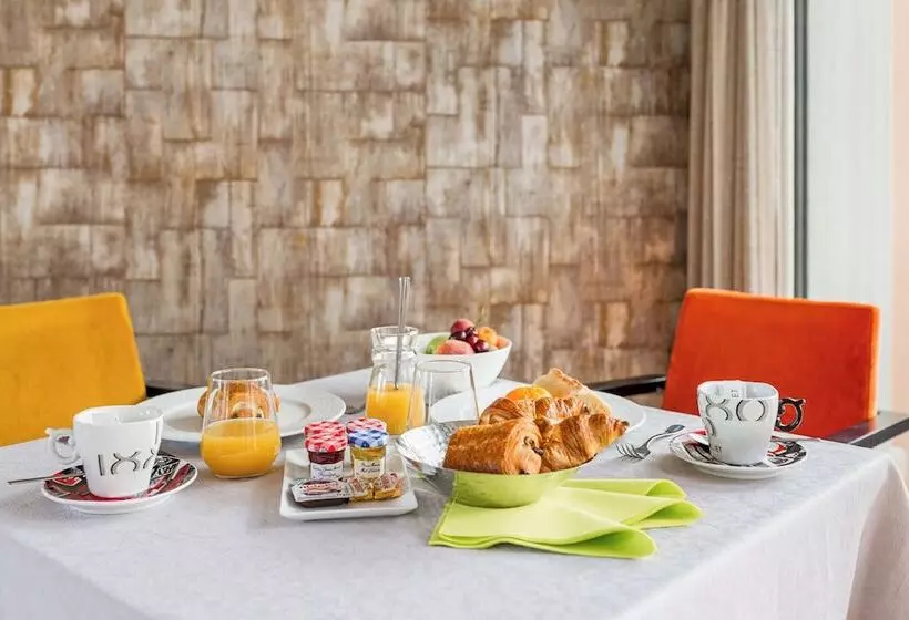 ホテル Le Place Neuve