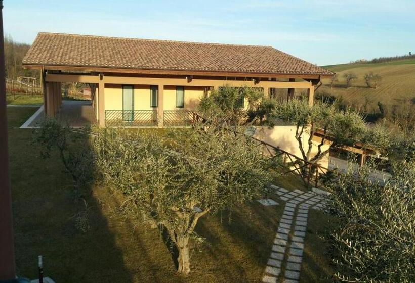 בית מלון כפרי Le Vigne Di Clementina Fabi