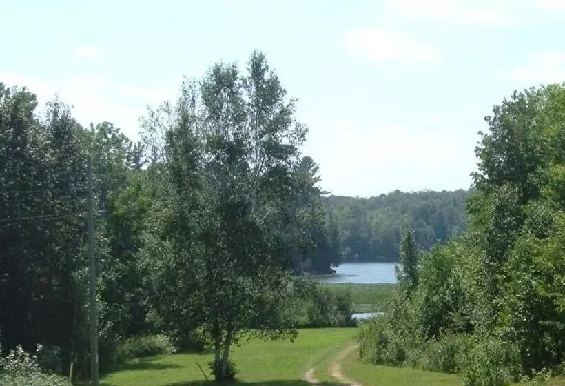 Hotelli Quiet Bay Inn & Café