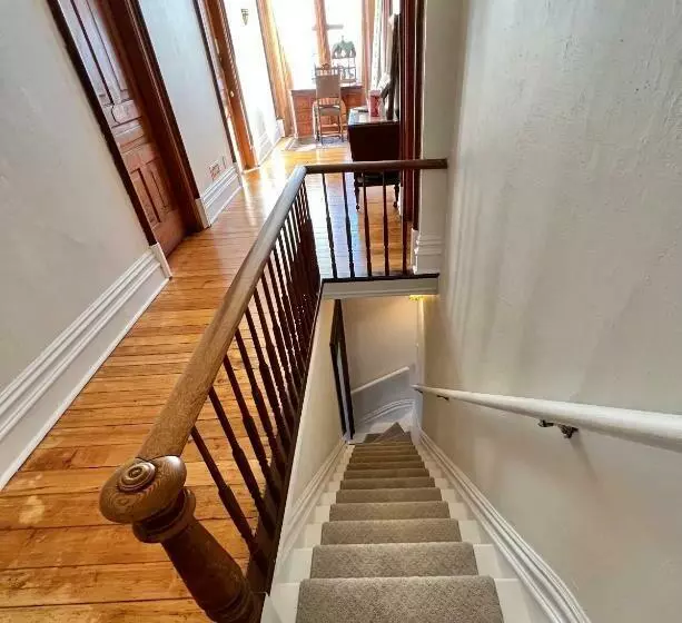 Hotelli The Woodbridge House