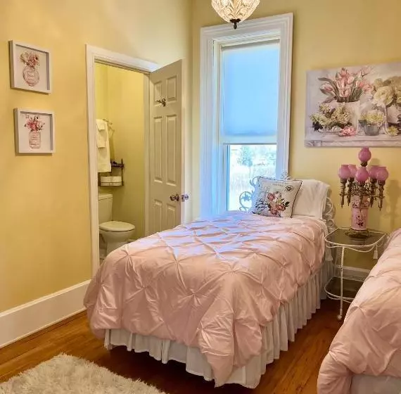 Hotelli The Woodbridge House