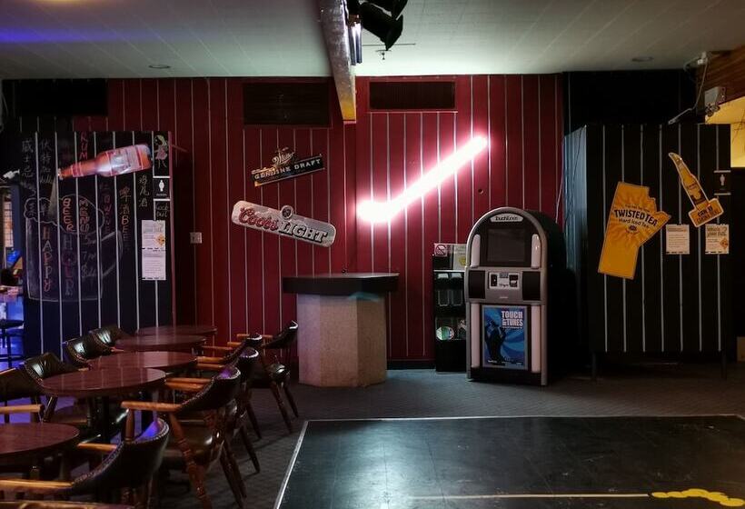 מוטל Manitou Motor Inn