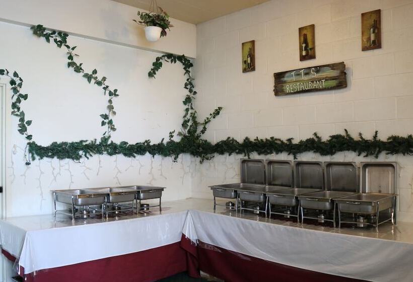 מוטל Manitou Motor Inn