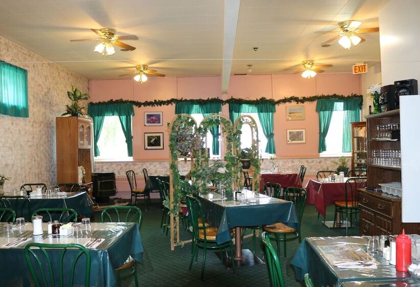 מוטל Manitou Motor Inn