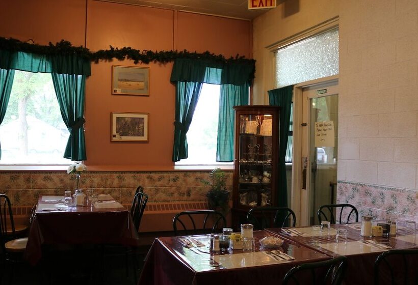 מוטל Manitou Motor Inn