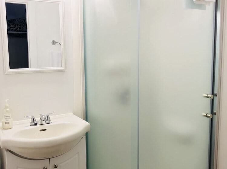 מוטל Manitou Motor Inn