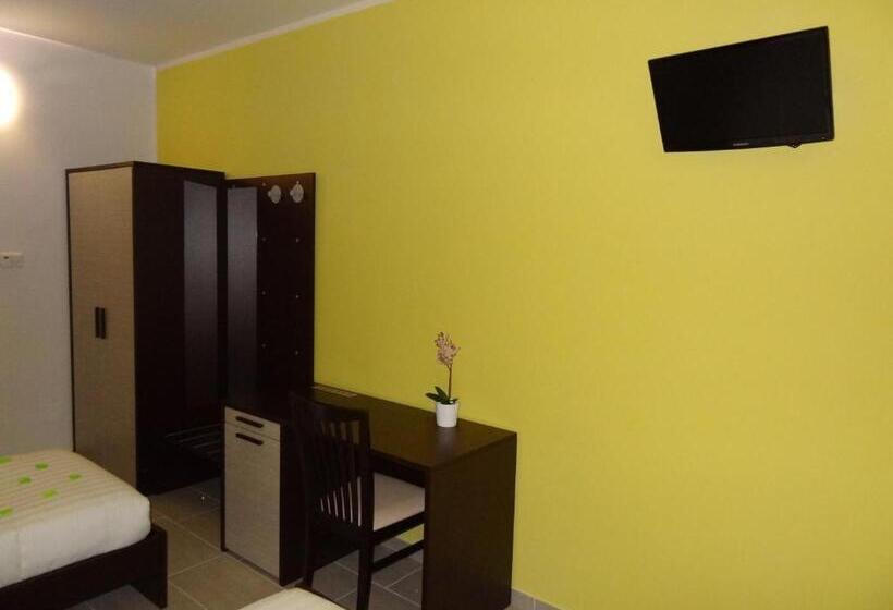 פנסיון Affittacamere Rooms Di Matteo