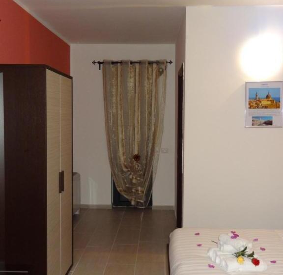 פנסיון Affittacamere Rooms Di Matteo