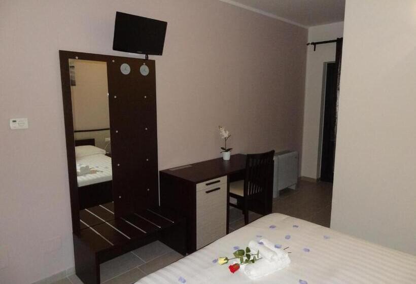 פנסיון Affittacamere Rooms Di Matteo