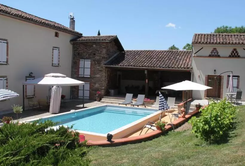 Majatalo Le Pigeonnier De Lacalm Gîte