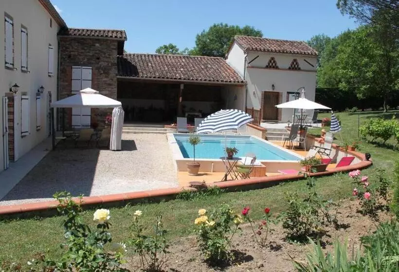 Majatalo Le Pigeonnier De Lacalm Gîte