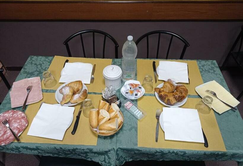 بنسيون Lo Zodiaco