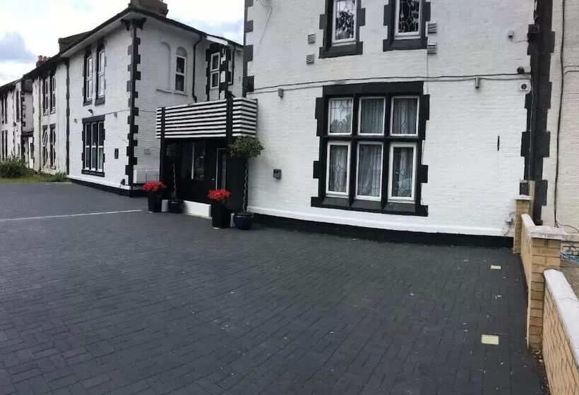 مبيت وإفطار The Firs Lodge