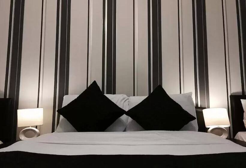 مبيت وإفطار The Firs Lodge