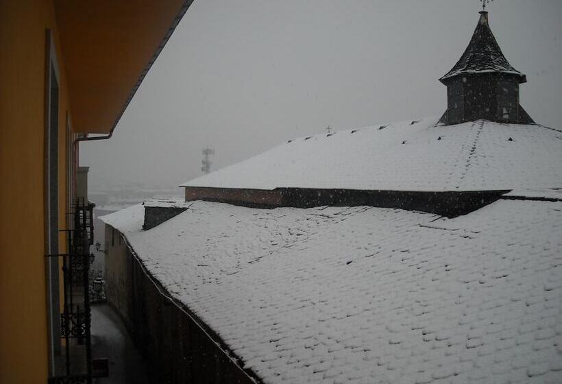 هتل Los Templarios