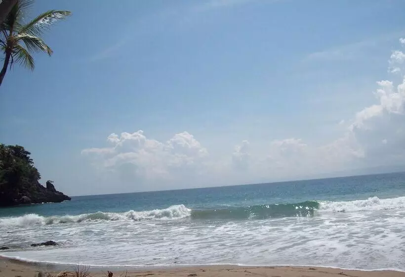 هتل Tambora Beach Suites