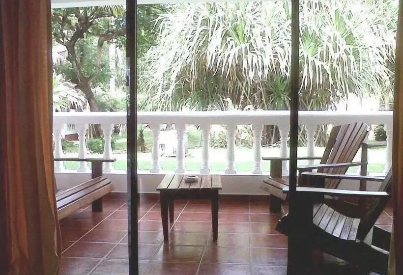 هتل Tambora Beach Suites