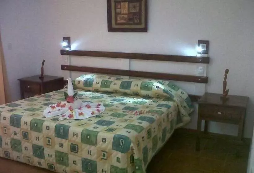 هتل Tambora Beach Suites