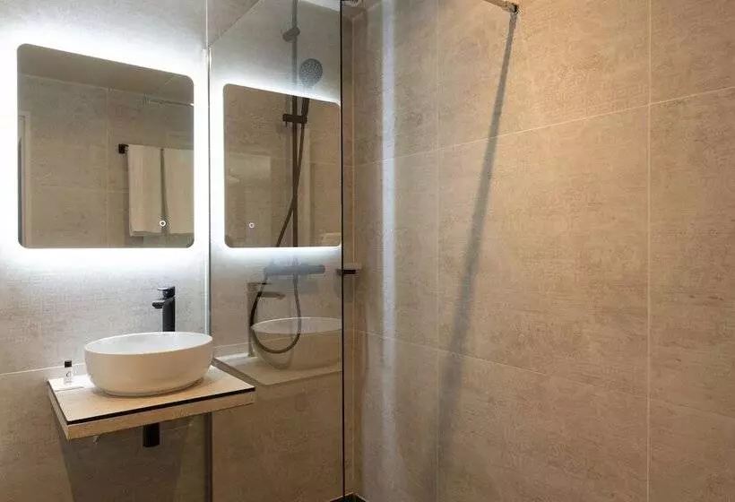 Отель The Originals Boutique, Parc Hôtel, Orléans Sud