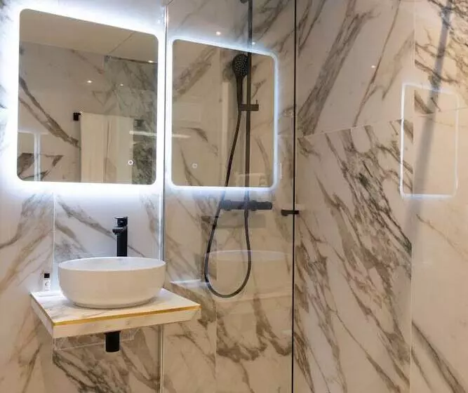 Отель The Originals Boutique, Parc Hôtel, Orléans Sud