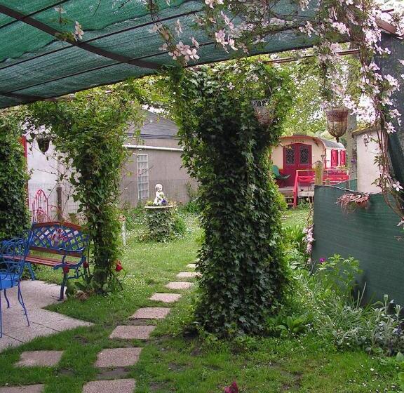 住宿加早餐  La Roulotte De Lola   Chambre D Hôtes