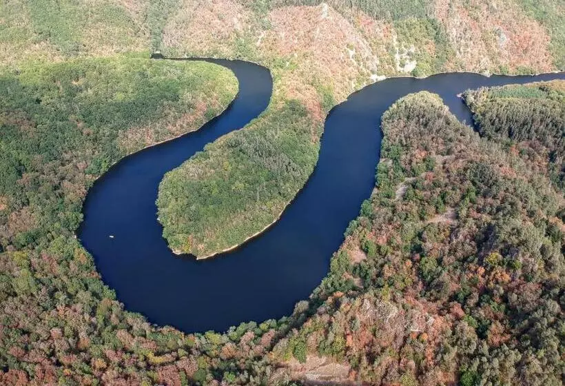 ベッドアンドブレックファースト La Roulotte De Lola   Chambre D Hôtes
