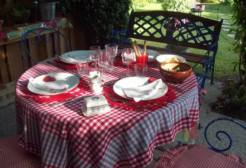 ベッドアンドブレックファースト La Roulotte De Lola   Chambre D Hôtes