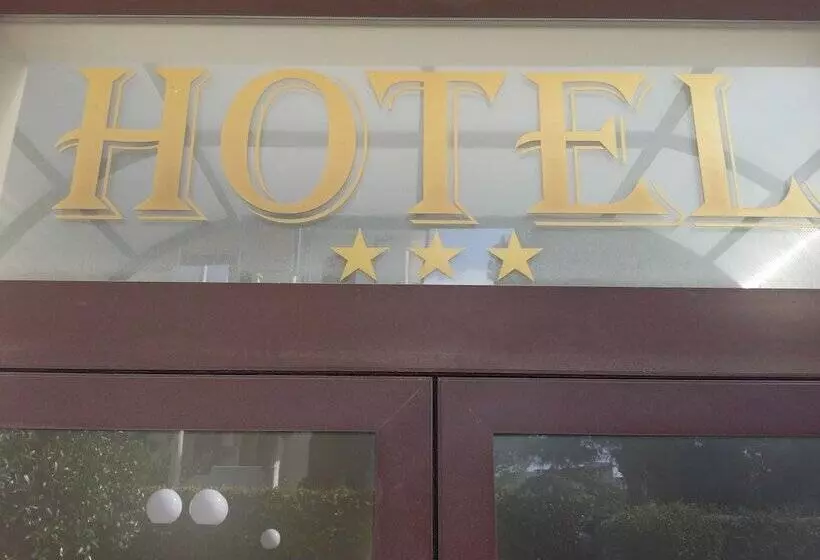 Hotelli La Tana Del Lupo