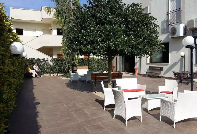 Hotelli La Tana Del Lupo