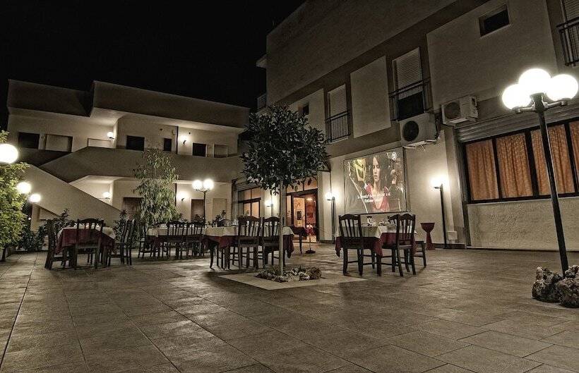 ホテル La Tana Del Lupo