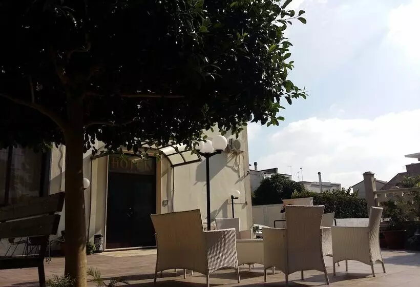 Hotelli La Tana Del Lupo