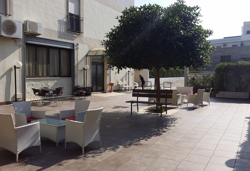 ホテル La Tana Del Lupo