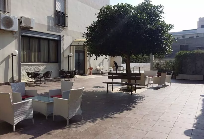 Hotelli La Tana Del Lupo