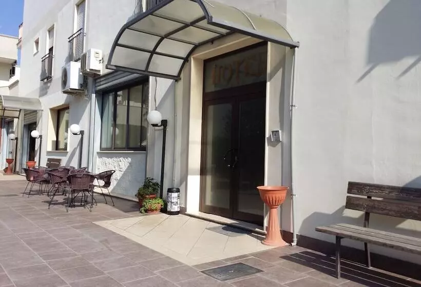 Hotelli La Tana Del Lupo