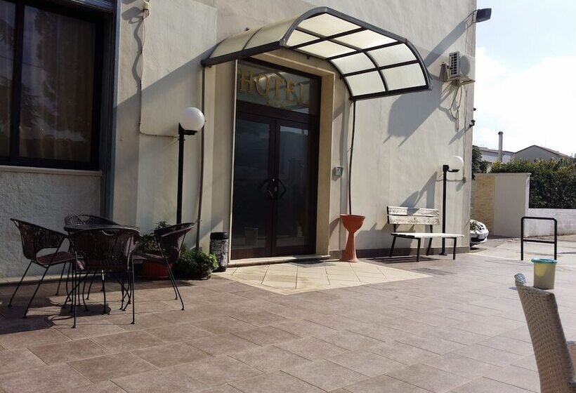 ホテル La Tana Del Lupo