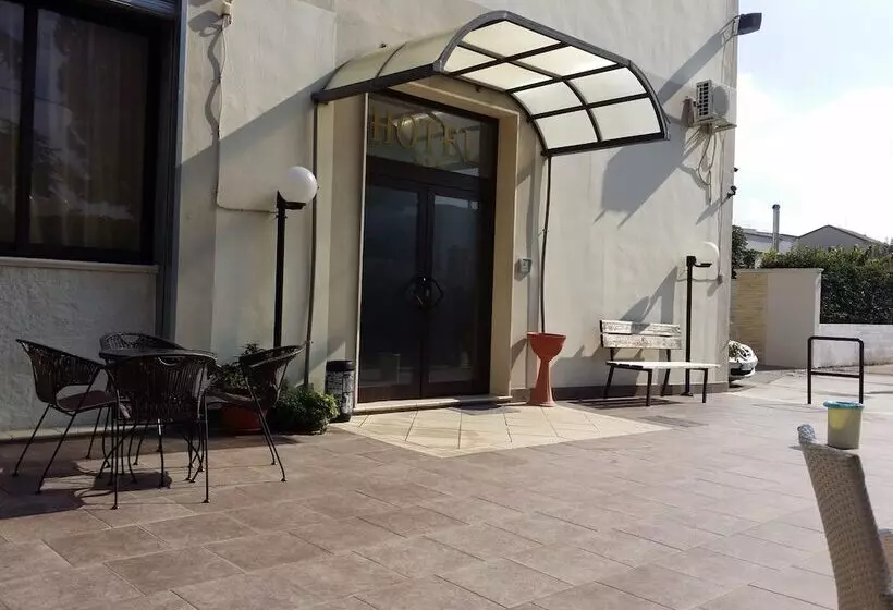 Hotelli La Tana Del Lupo