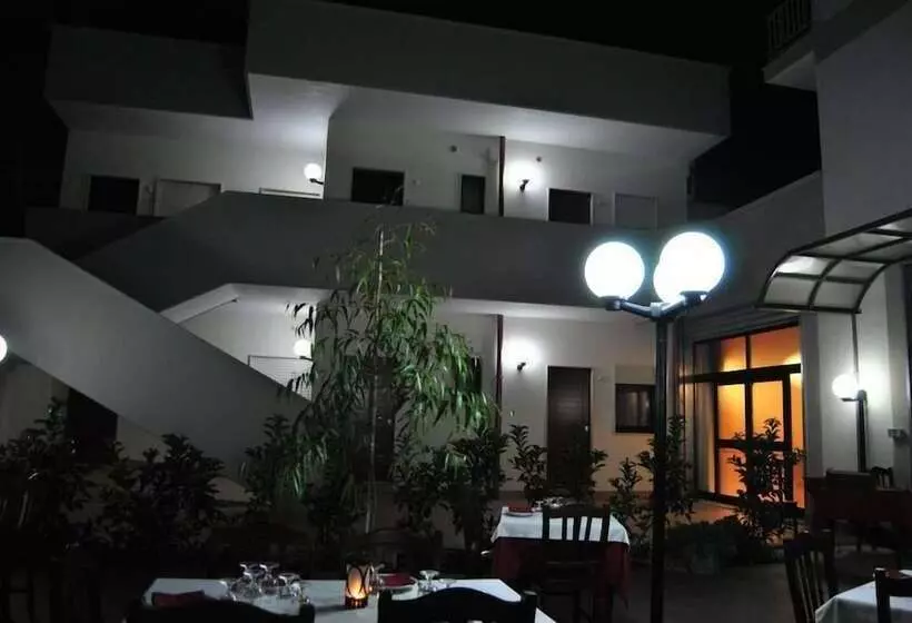 Hotelli La Tana Del Lupo