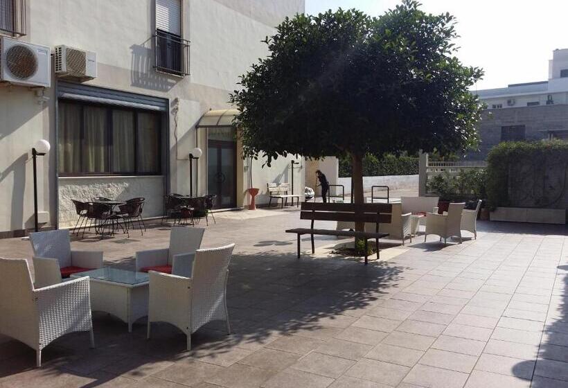 ホテル La Tana Del Lupo