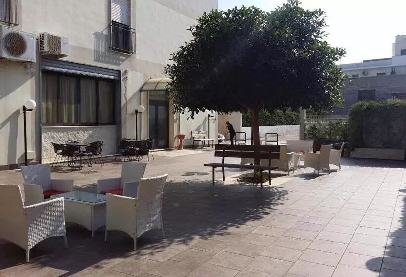 Hotelli La Tana Del Lupo