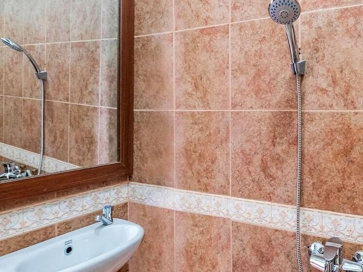 בית מלון כפרי Oyo 2704 Transit 2