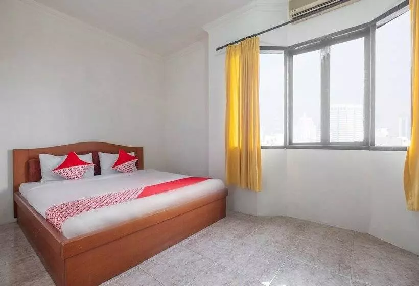 Hotelli Oyo 2704  Transit 2