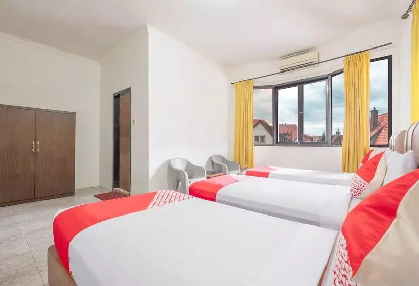 Hotelli Oyo 2704  Transit 2