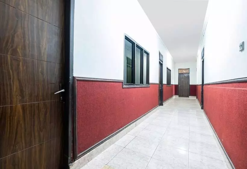 Hotelli Oyo 2704  Transit 2