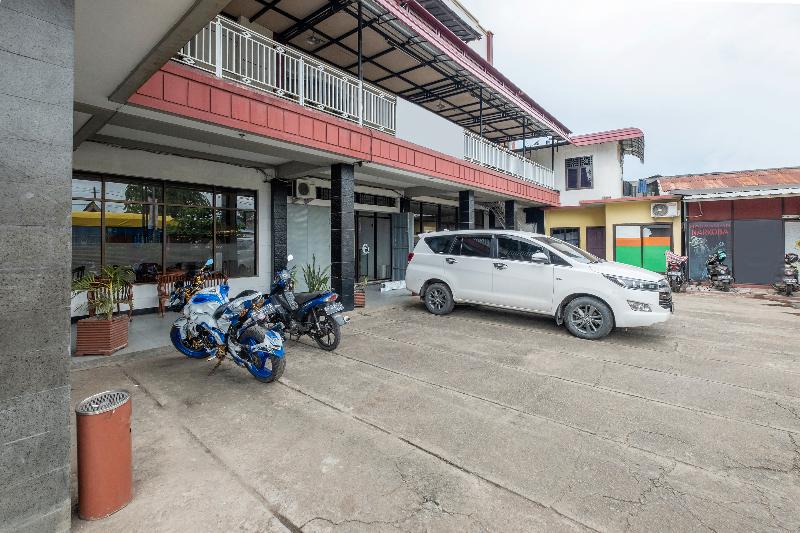 בית מלון כפרי Oyo 2704 Transit 2