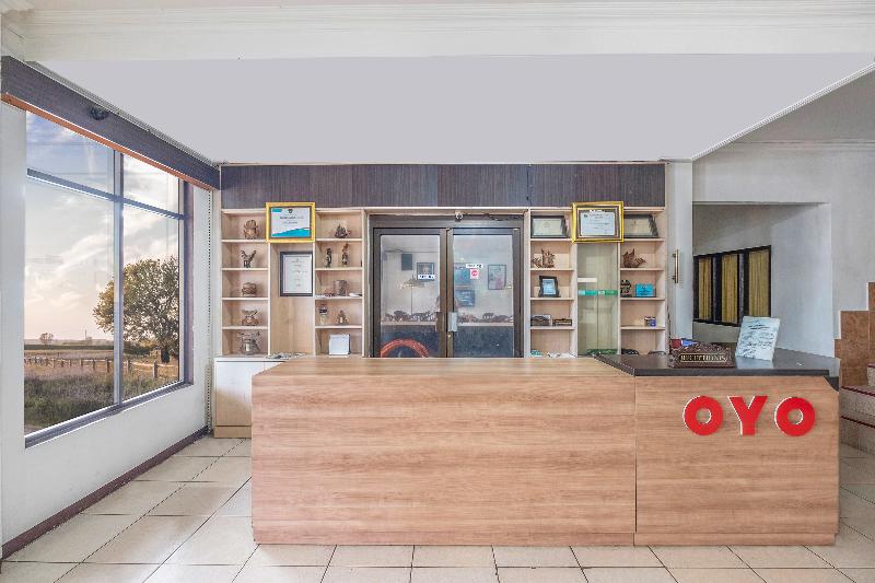 בית מלון כפרי Oyo 2704 Transit 2