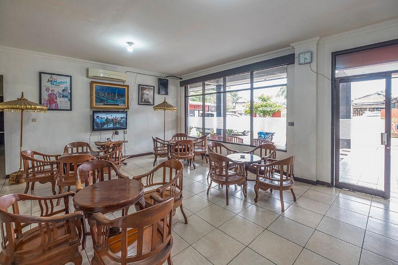 בית מלון כפרי Oyo 2704 Transit 2